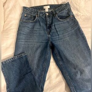 H&M mom jeans. SO cute. The perfect baggy fit.